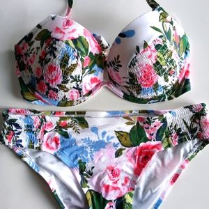 Women's Beautiful 2 Pc. Swimsuit In M(8-10)